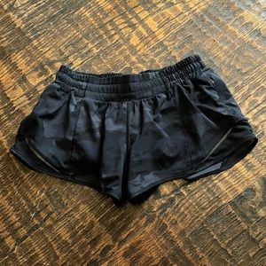 Lululemon 2.5” Hotty Hot Shorts